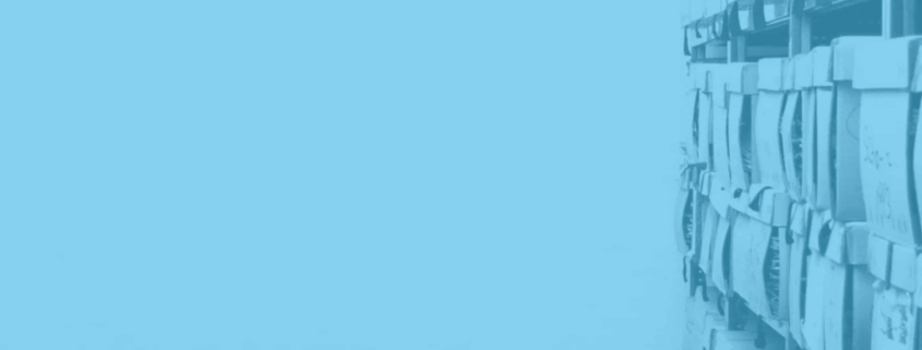 Eine Reihe gestapelter Aktenkartons